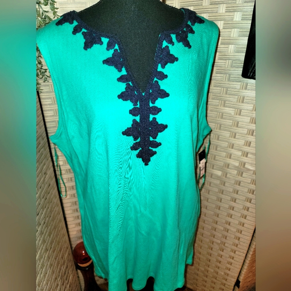 Crown & Ivy XXL Knit Green Sleeveless Top with Navy Accents